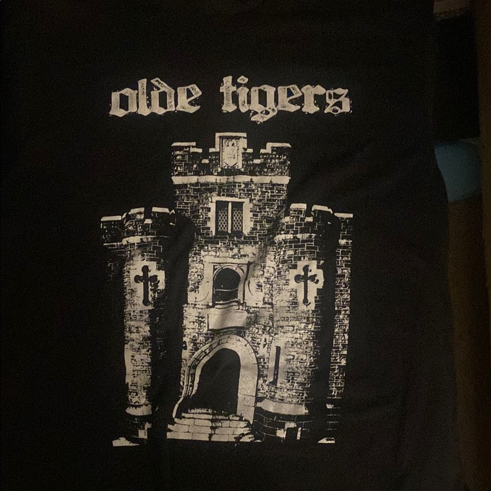 Olde Tigers large shirt next level
